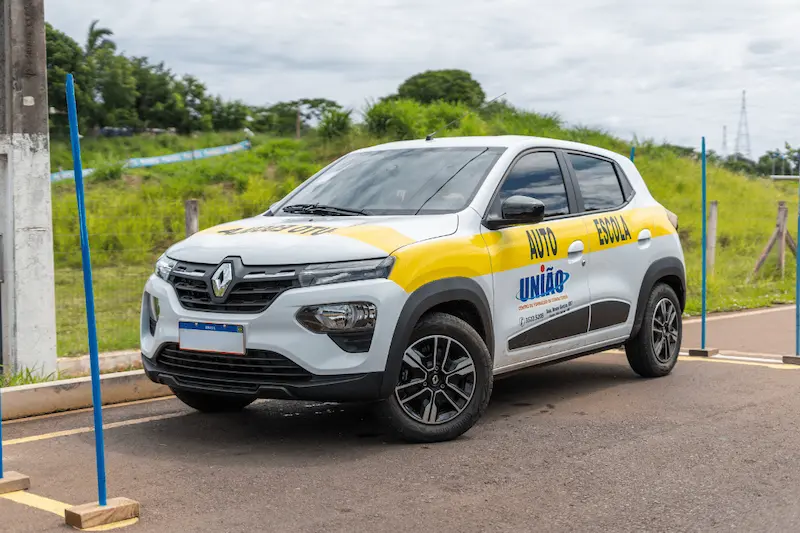 Carro Renault Kwid utilizado nas aulas da Categoria B em Três Lagoas