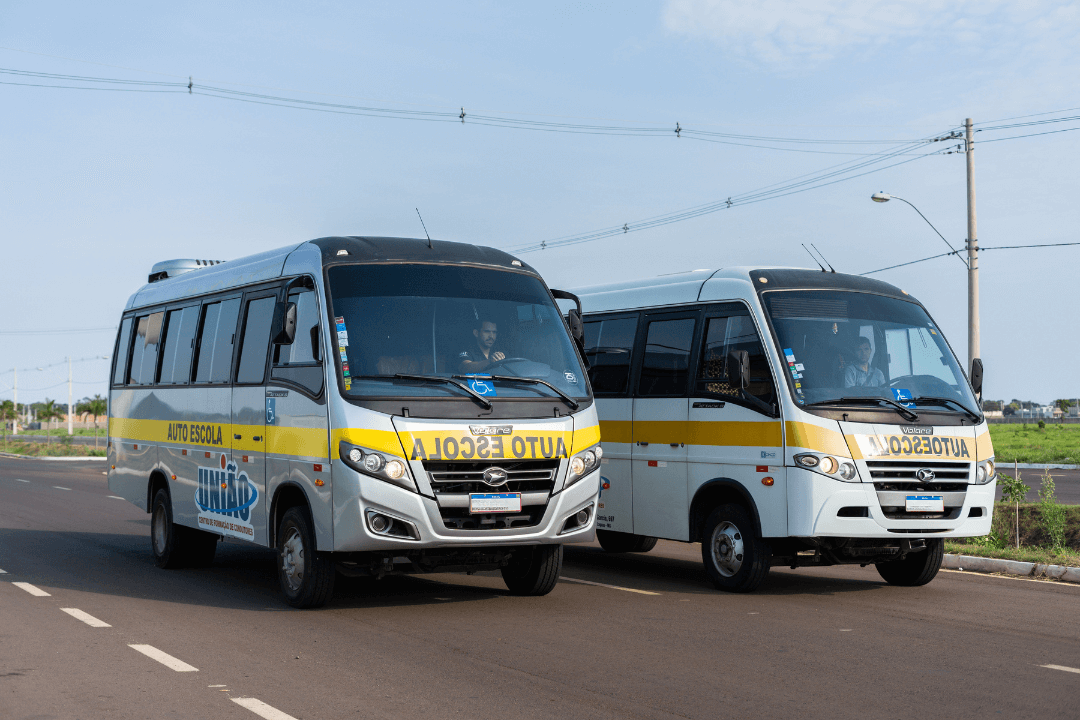 Ônibus próprio da Autoescola União para aulas das categorias D e E em Três Lagoas