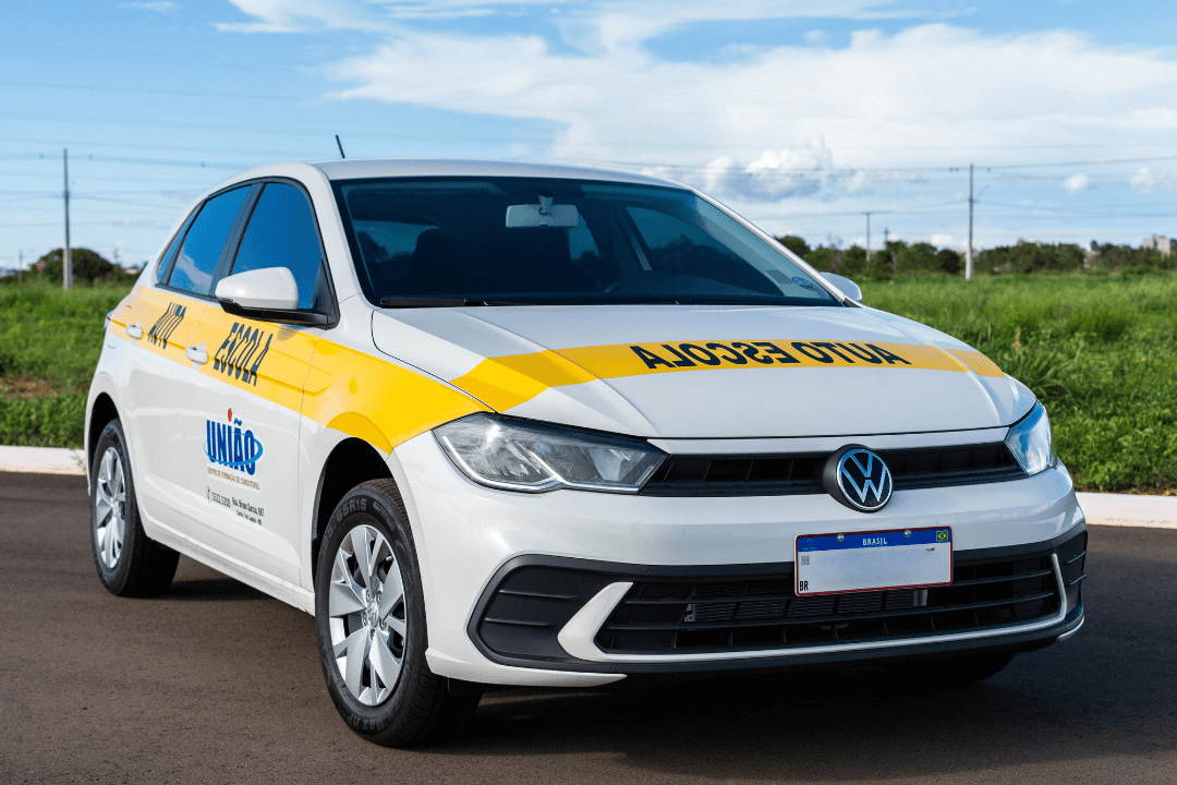 Carro Volkswagen Polo da Autoescola União para aulas práticas em Três Lagoas