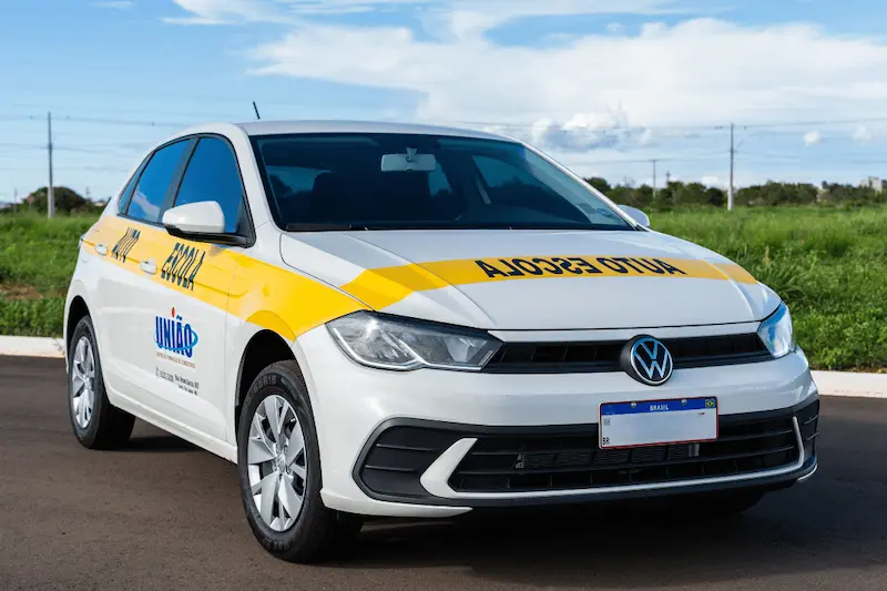 Carro Volkswagen Polo da Autoescola União para aulas práticas em Três Lagoas